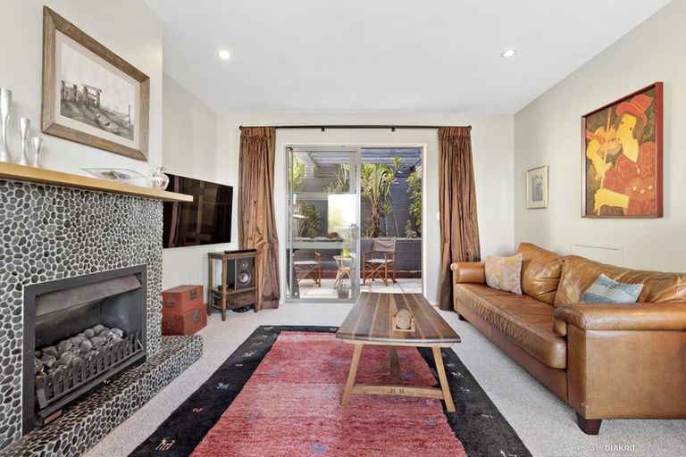 Photo of property in 394 The Esplanade, Island Bay, Wellington, 6023
