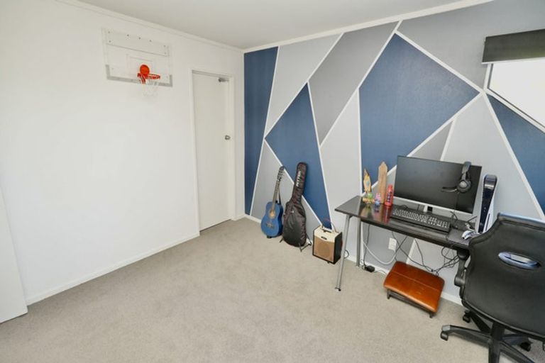 Photo of property in 7 Hillgrove Place, Fitzherbert, Palmerston North, 4410