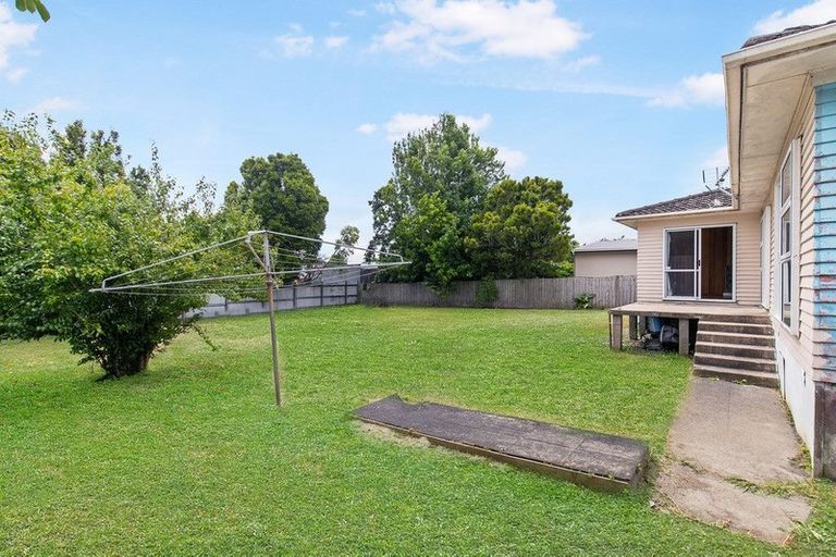 Photo of property in 100 Te Atatu Road, Te Atatu South, Auckland, 0610