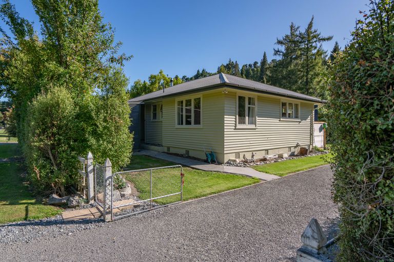 Photo of property in 13 Harper Place, Lake Coleridge, 7572