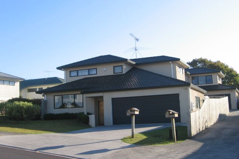 Photo of property in 1/3 Mossop Rise, Glenfield, Auckland, 0629