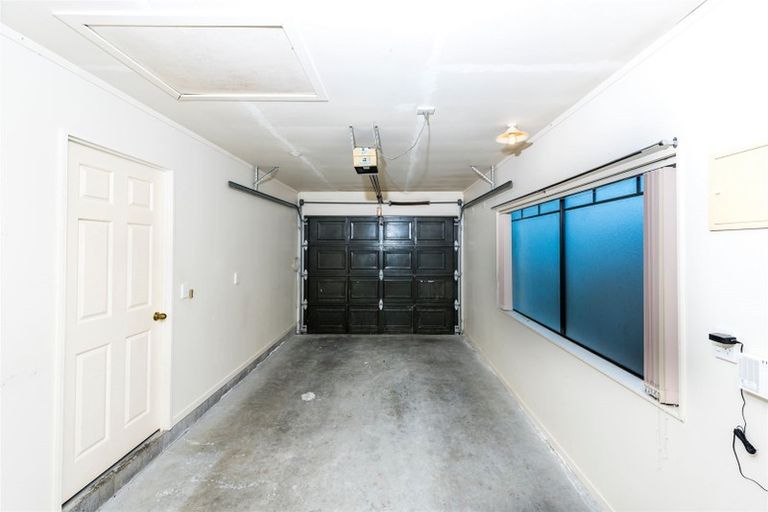 Photo of property in 30 Ginders Drive, Massey, Auckland, 0614