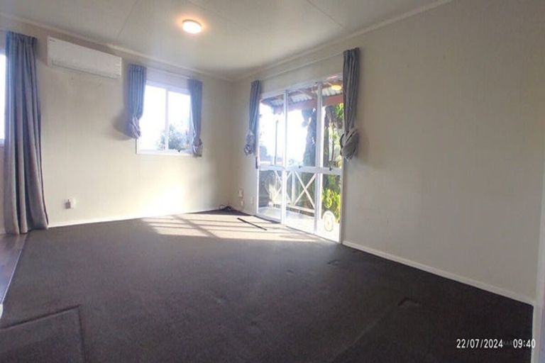 Photo of property in 2/112 View Road, Sunnyvale, Auckland, 0612