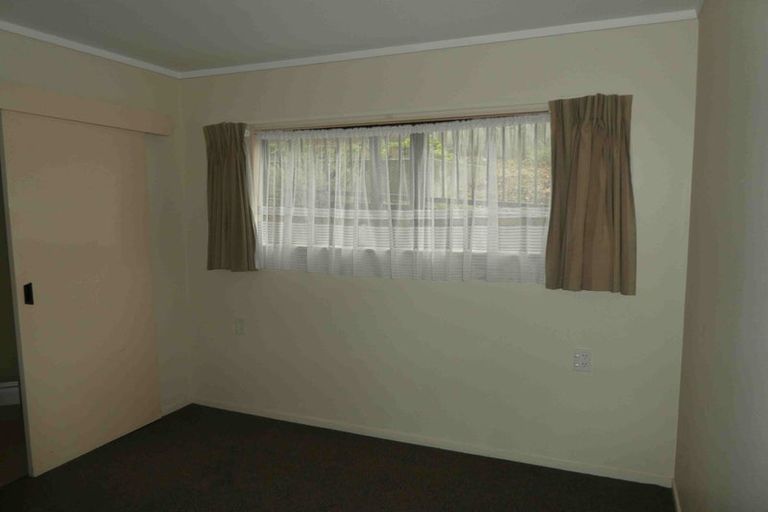 Photo of property in 20 Van Dyke Place, West Harbour, Auckland, 0618