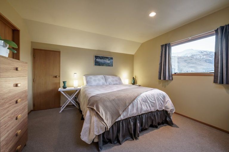 Photo of property in 72a Meadowstone Drive, Wanaka, 9305