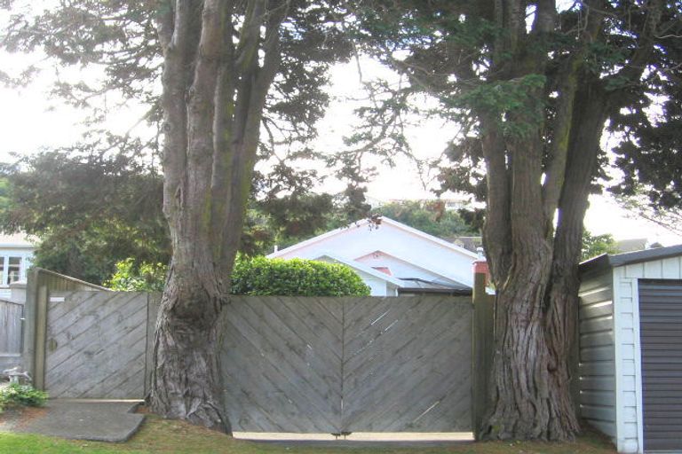 Photo of property in 42 Allington Road, Karori, Wellington, 6012