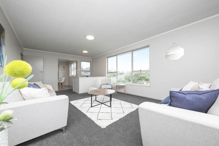 Photo of property in 35 Kemp Road, Massey, Auckland, 0614