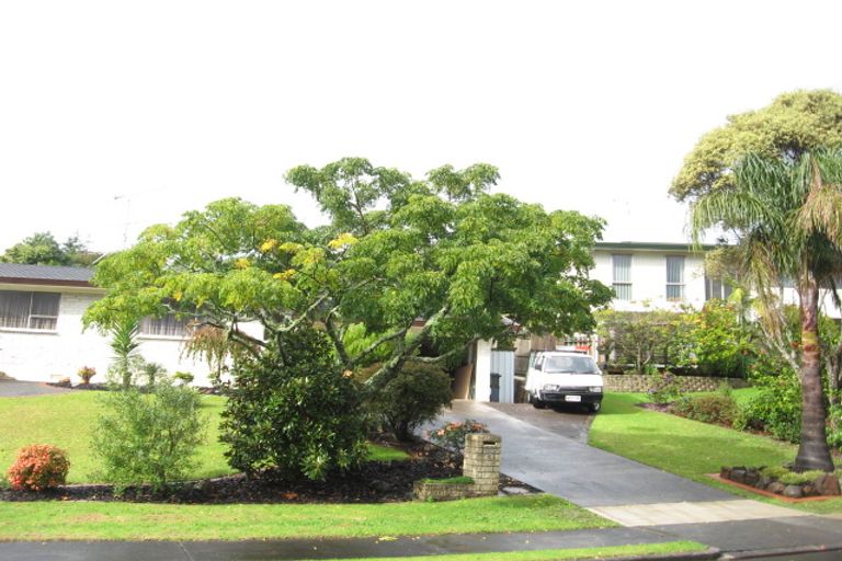 Photo of property in 5 Montressor Place, Howick, Auckland, 2014
