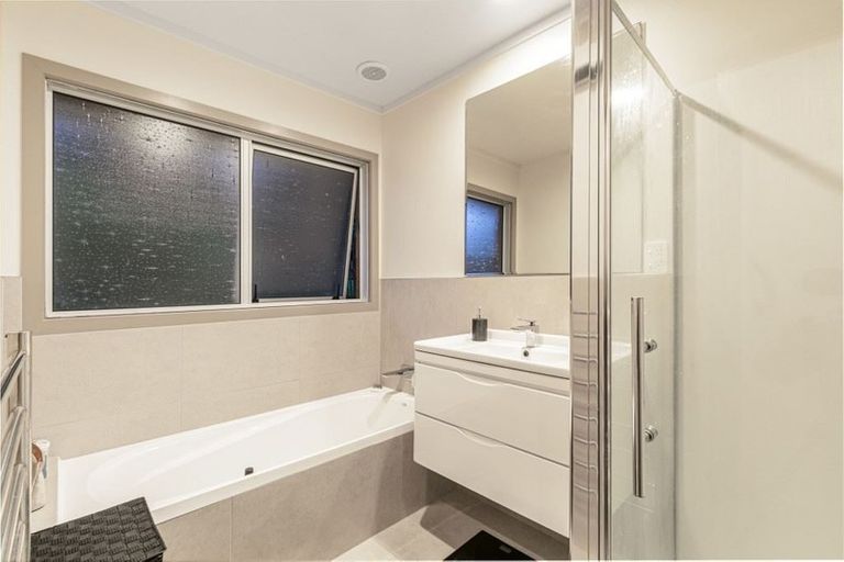 Photo of property in 2/42 Hogans Road, Glenfield, Auckland, 0629