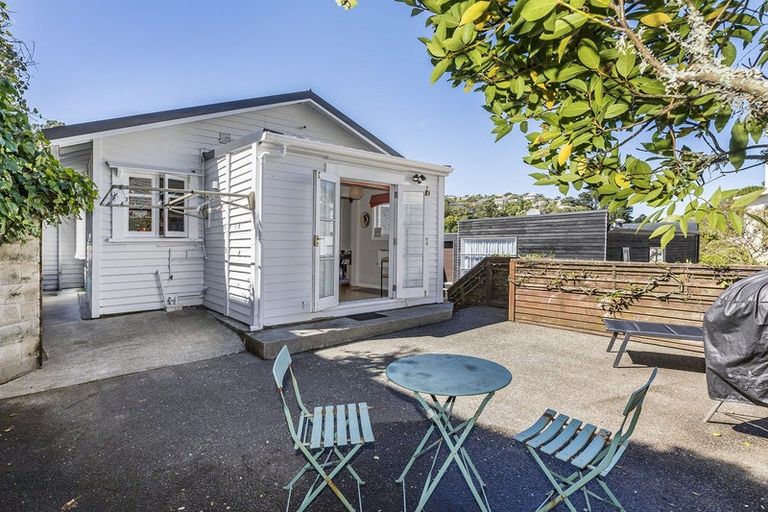 Photo of property in 6 Tiketike Way, Brooklyn, Wellington, 6021