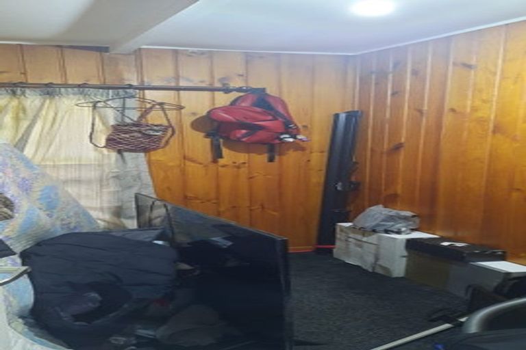 Photo of property in 18 Prince Regent Drive, Half Moon Bay, Auckland, 2012