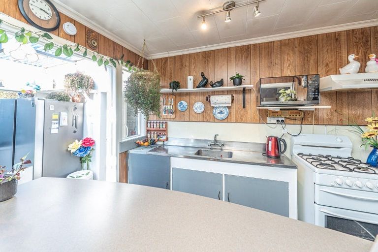 Photo of property in 2 Wharf Street, Castlecliff, Whanganui, 4501