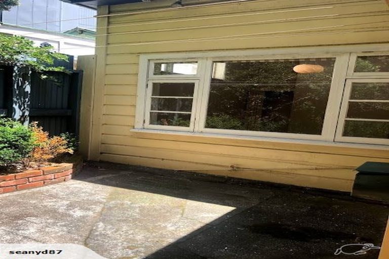 Photo of property in 108 Oriental Parade, Oriental Bay, Wellington, 6011