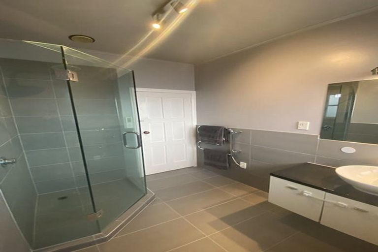 Photo of property in 1/27 Huka Road, Birkenhead, Auckland, 0626