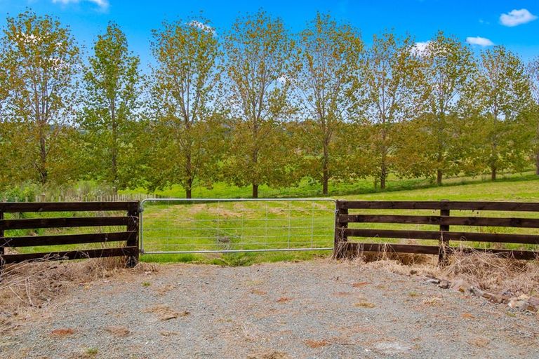 Photo of property in 54 Rangiora Road, Kaiwaka, 0573