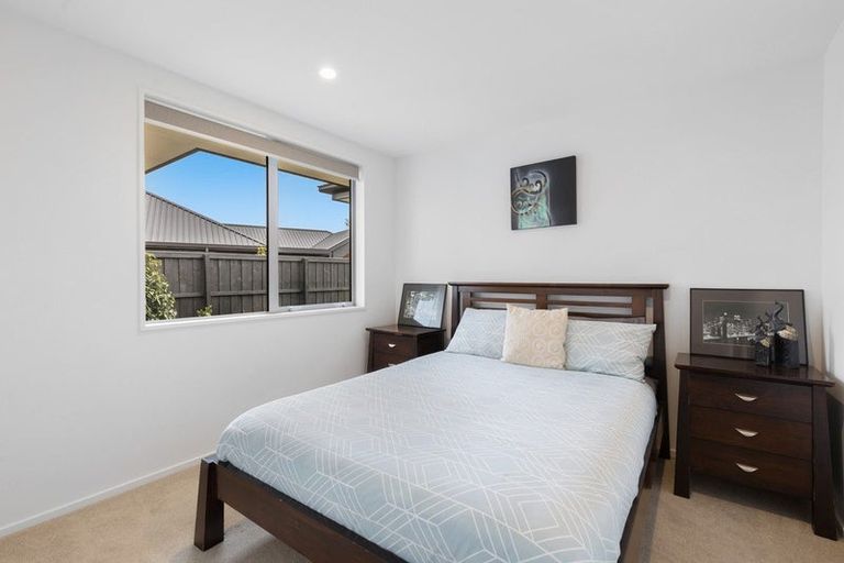 Photo of property in 8 Irvines Track, Halswell, Christchurch, 8025