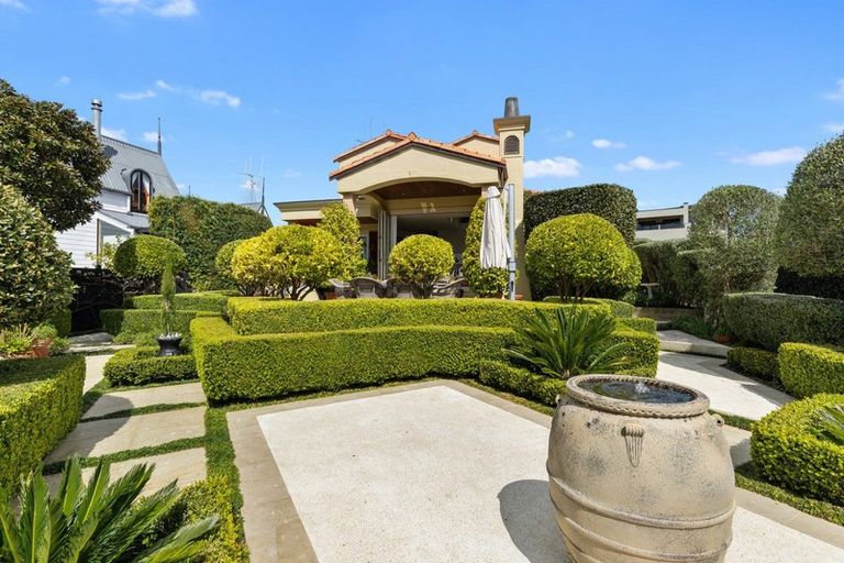 Photo of property in 64 Lake Crescent, Hamilton Lake, Hamilton, 3204