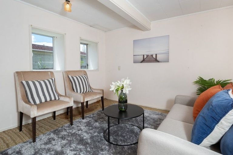 Photo of property in 2/12 Jenelin Road, Glendene, Auckland, 0602