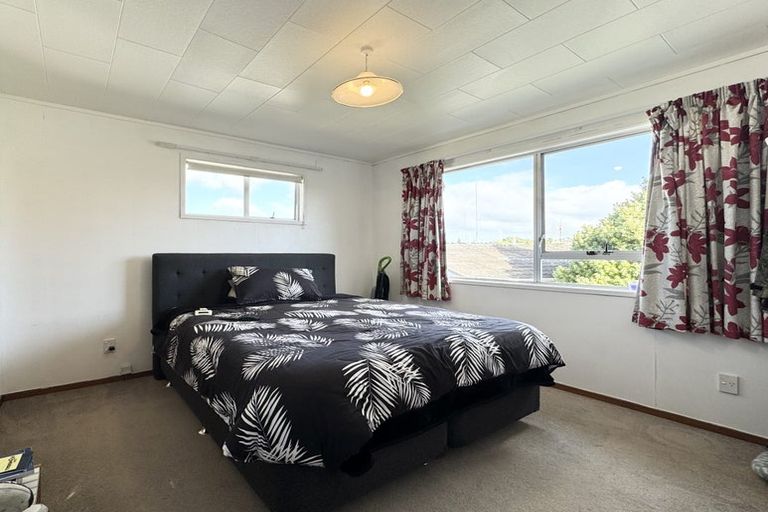 Photo of property in 14 Vina Place, Massey, Auckland, 0614