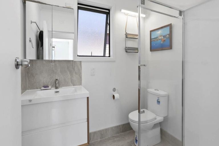 Photo of property in 39 Newington Road, Henderson, Auckland, 0612