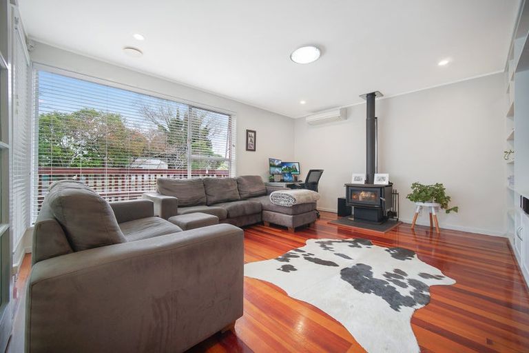 Photo of property in 1/28 Fairdale Place, Birkdale, Auckland, 0626