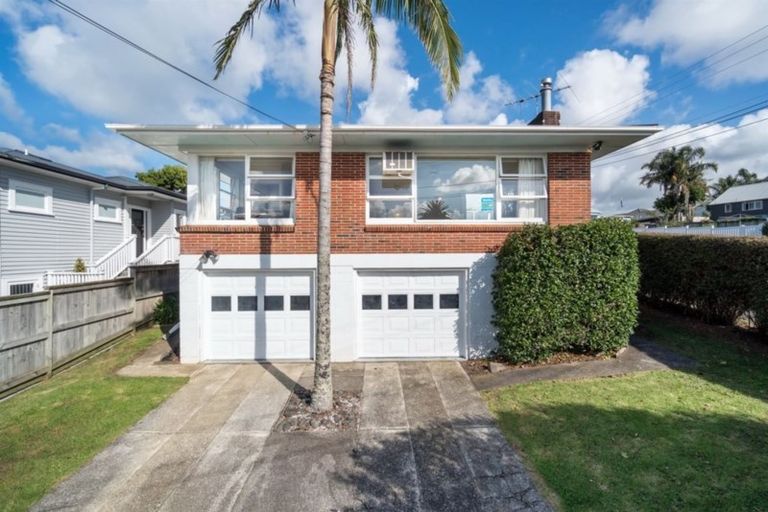 Photo of property in 28 Richmond Avenue, Northcote Point, Auckland, 0627