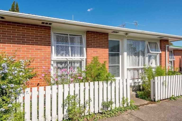 Photo of property in 2/137 Champion Street, Edgeware, Christchurch, 8013