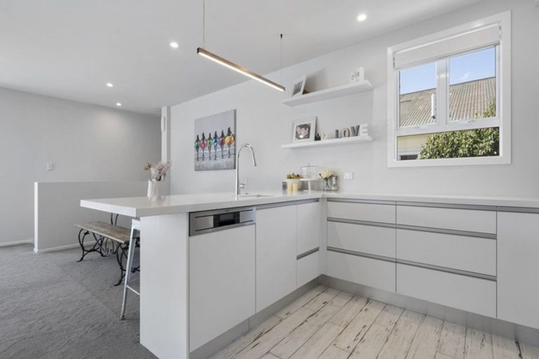 Photo of property in 3 Kitchener Terrace, Moturoa, New Plymouth, 4310