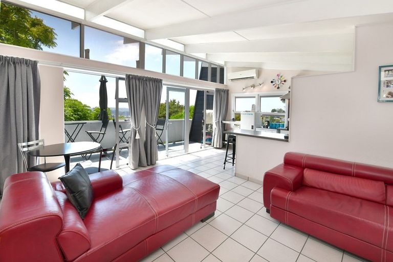 Photo of property in 21 Elliston Crescent, Stanmore Bay, Whangaparaoa, 0932