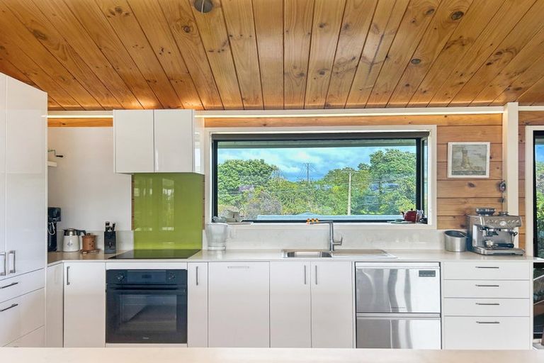 Photo of property in 1a Field Way, Waikanae Beach, Waikanae, 5036