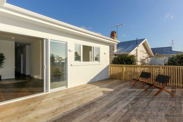 Photo of property in 125 Pendarves Street, New Plymouth, 4312