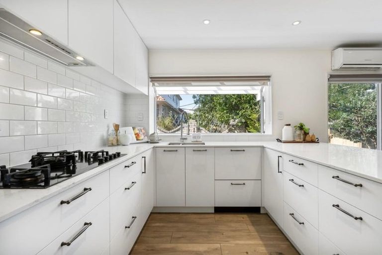 Photo of property in 16 Whitford Road, Howick, Auckland, 2014