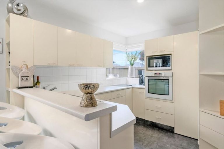 Photo of property in 53 Hawkesbury Avenue, St Albans, Christchurch, 8014