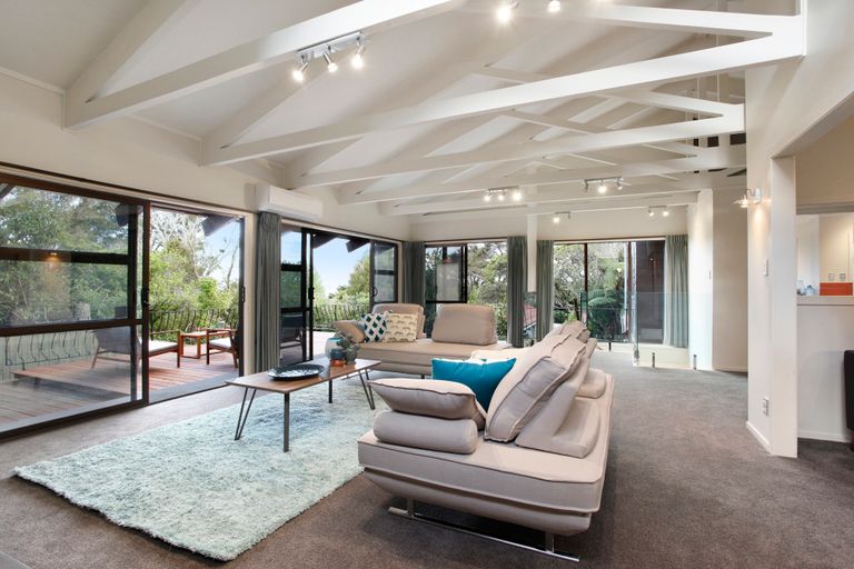 Photo of property in 24 Atarua Gardens, Waiatarua, Auckland, 0604