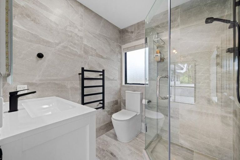 Photo of property in 9 Chisbury Terrace, Shelly Park, Auckland, 2014