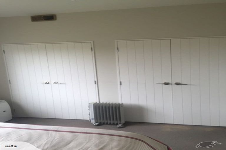 Photo of property in 20 Harrowglen Drive, Northcross, Auckland, 0632