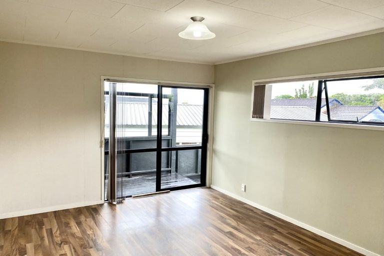 Photo of property in 73 Santiago Crescent, Unsworth Heights, Auckland, 0632