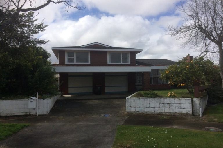 Photo of property in 10 Westhaven Grove, Takaro, Palmerston North, 4412