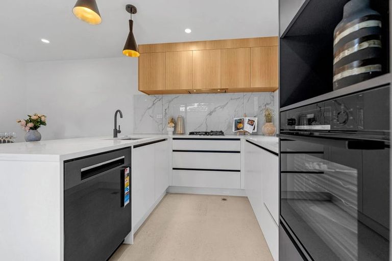Photo of property in 21b County Road, Torbay, Auckland, 0630
