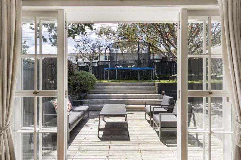 Photo of property in 2/24 Selwyn Crescent, Forrest Hill, Auckland, 0620