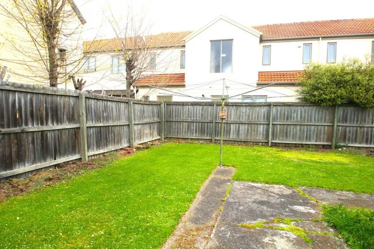 Photo of property in 3 Kauri Street, Riccarton, Christchurch, 8041