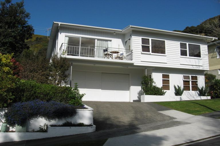 Photo of property in 2 Volkner Grove, Waterloo, Lower Hutt, 5011
