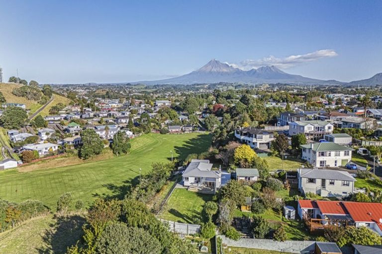 Photo of property in 97d Pioneer Road, Moturoa, New Plymouth, 4310