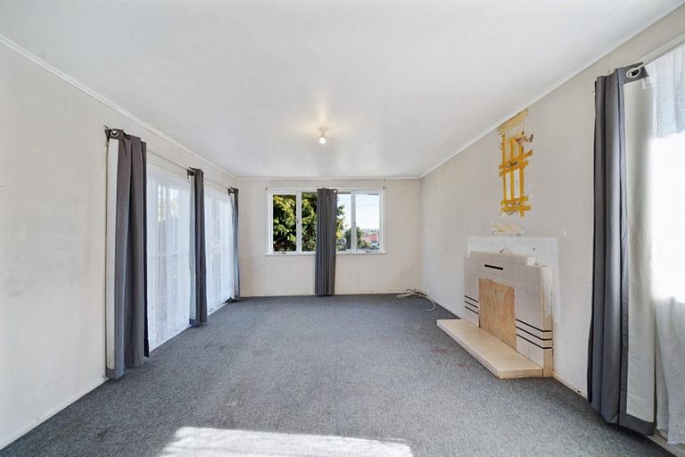 Photo of property in 3 Cobham Crescent, Kelston, Auckland, 0602
