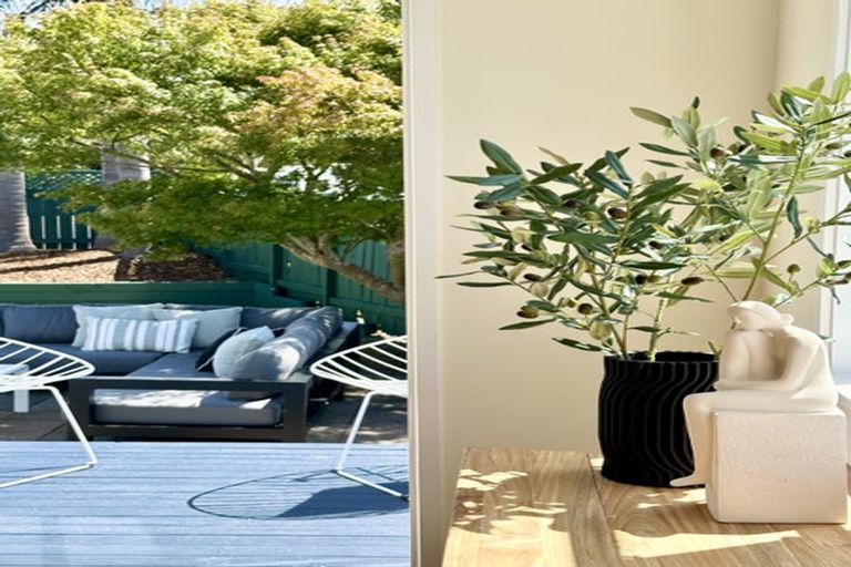 Photo of property in 47 Philomel Crescent, Bayswater, Auckland, 0622