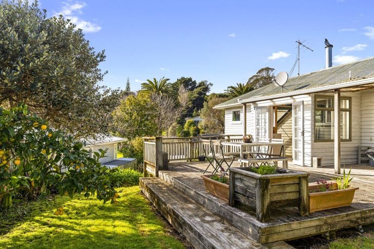 Photo of property in 61 Tiromoana Road, Raumati South, Paraparaumu, 5032