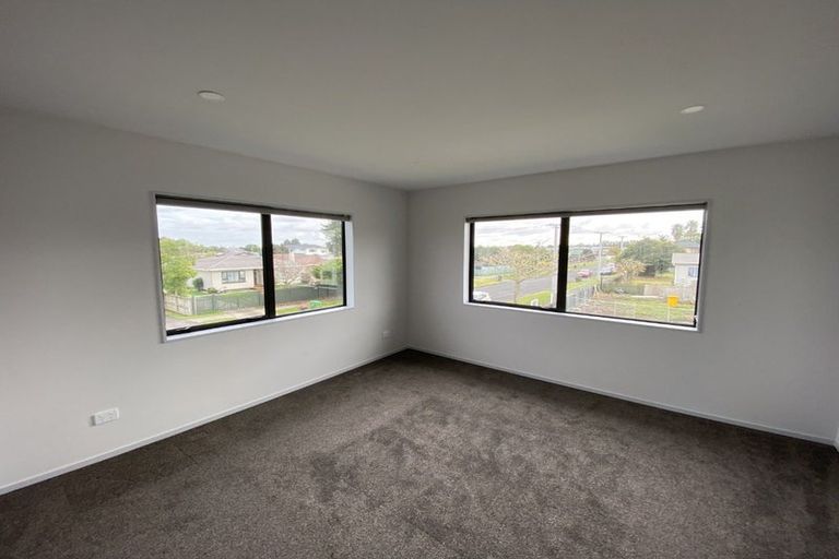 Photo of property in 1 Nagra Lane, Papakura, 2110