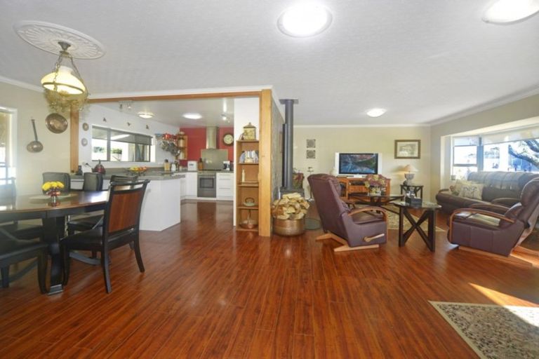 Photo of property in 8 Domain Road, Otaki, 5512