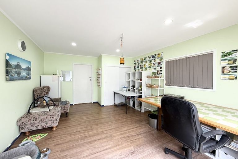 Photo of property in 1/240a East Coast Road, Forrest Hill, Auckland, 0620