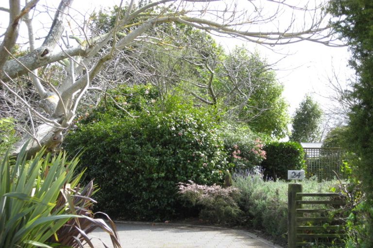 Photo of property in 24 Ihaka Hakuene Street, Manakau, Levin, 5573